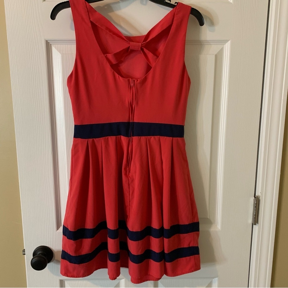 B Darlin Pink and Navy Blue Pleated Cross Back Sleeveless Mini Dress, size 7/8 - Picture 7 of 8